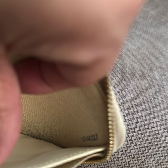 Louis Vuitton Damier Azur Wallet in Cream and Gray - Picture 13 of 14